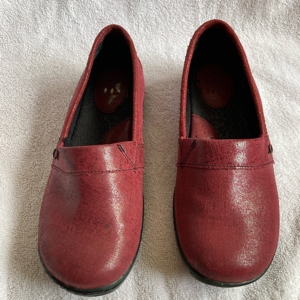 BOC Clog Shoe Womens 7M Peggy Shimmer Red Burgundy Comfort Slide On